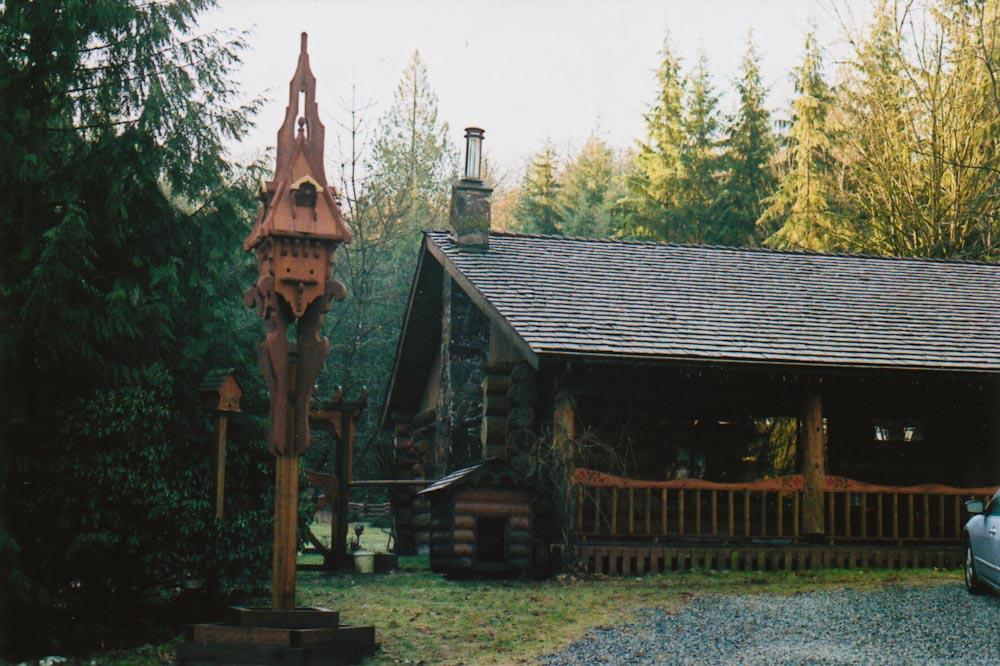 Custom birdhouse design 6